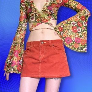 Vintage Y2K mini low rise corduroy skirt; size 4 (S-M)